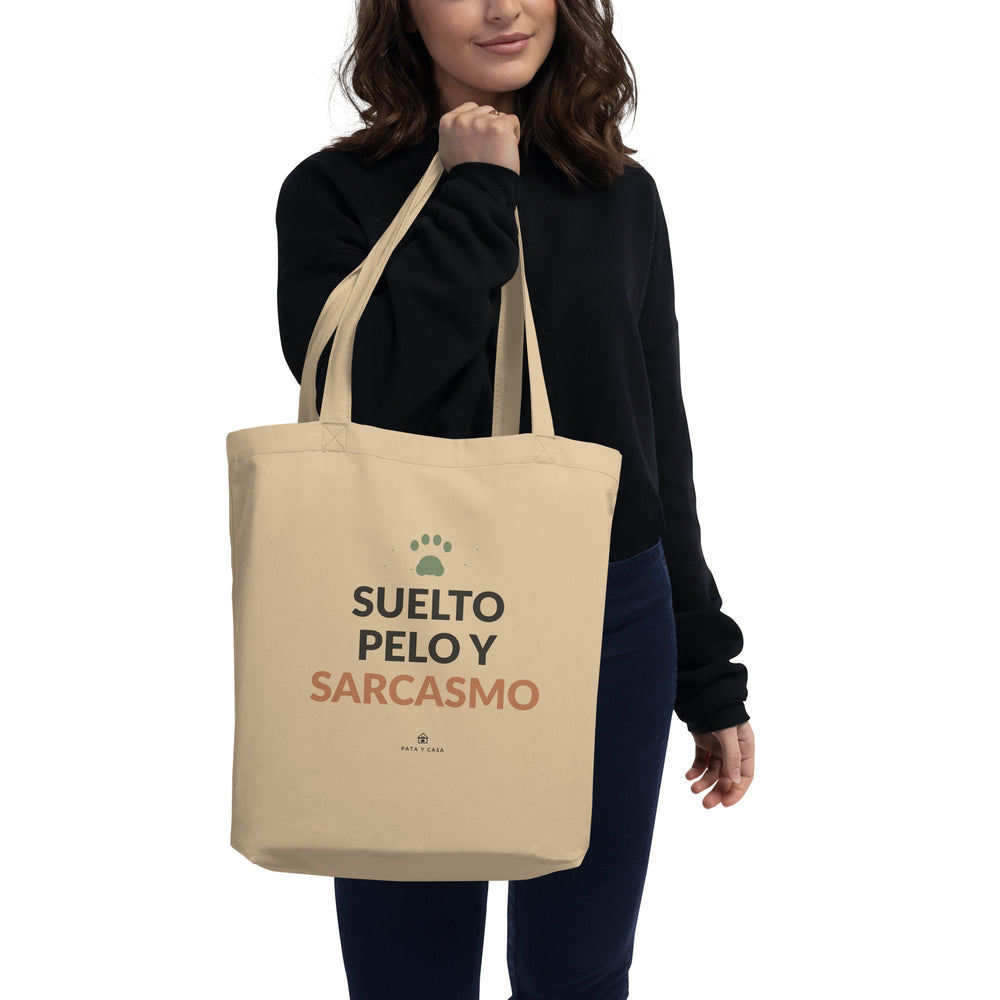 Tote de algodón orgánico color crudo Suelto Pelo y Sarcasmo, segunda vista del estampado