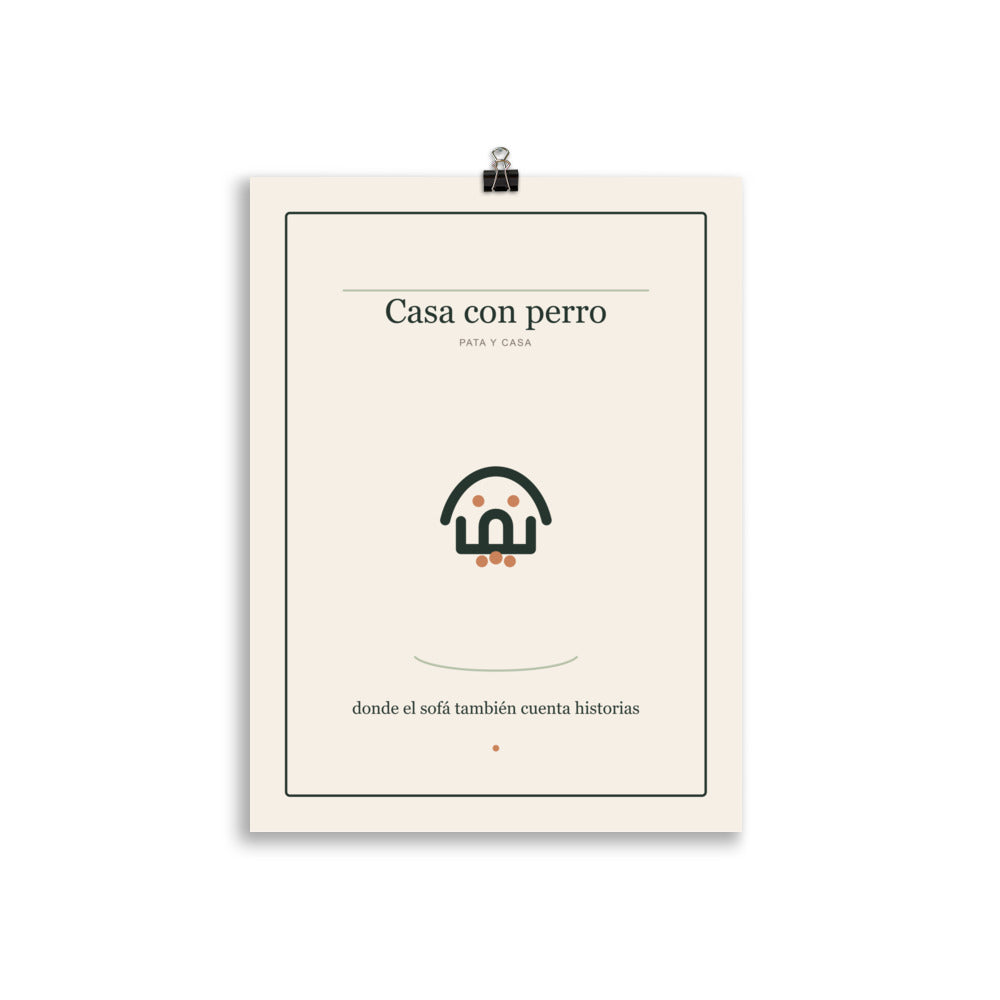 Lámina decorativa Casa con Perro 30x40 cm de Pata y Casa enmarcada en un salón