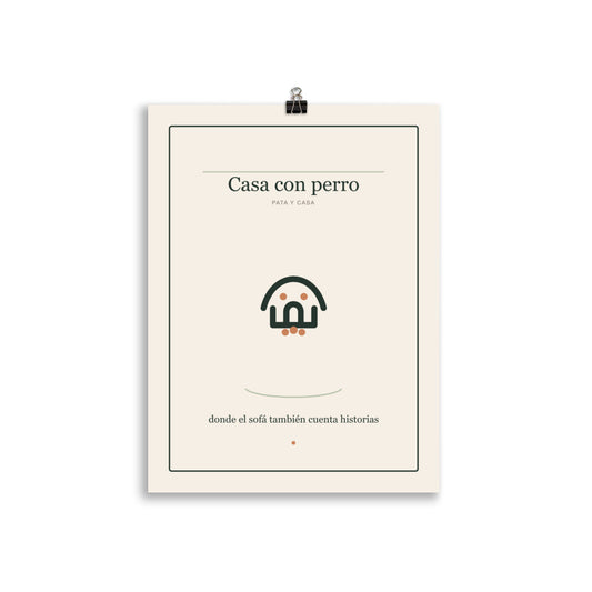 Lámina decorativa Casa con Perro 30x40 cm de Pata y Casa enmarcada en un salón