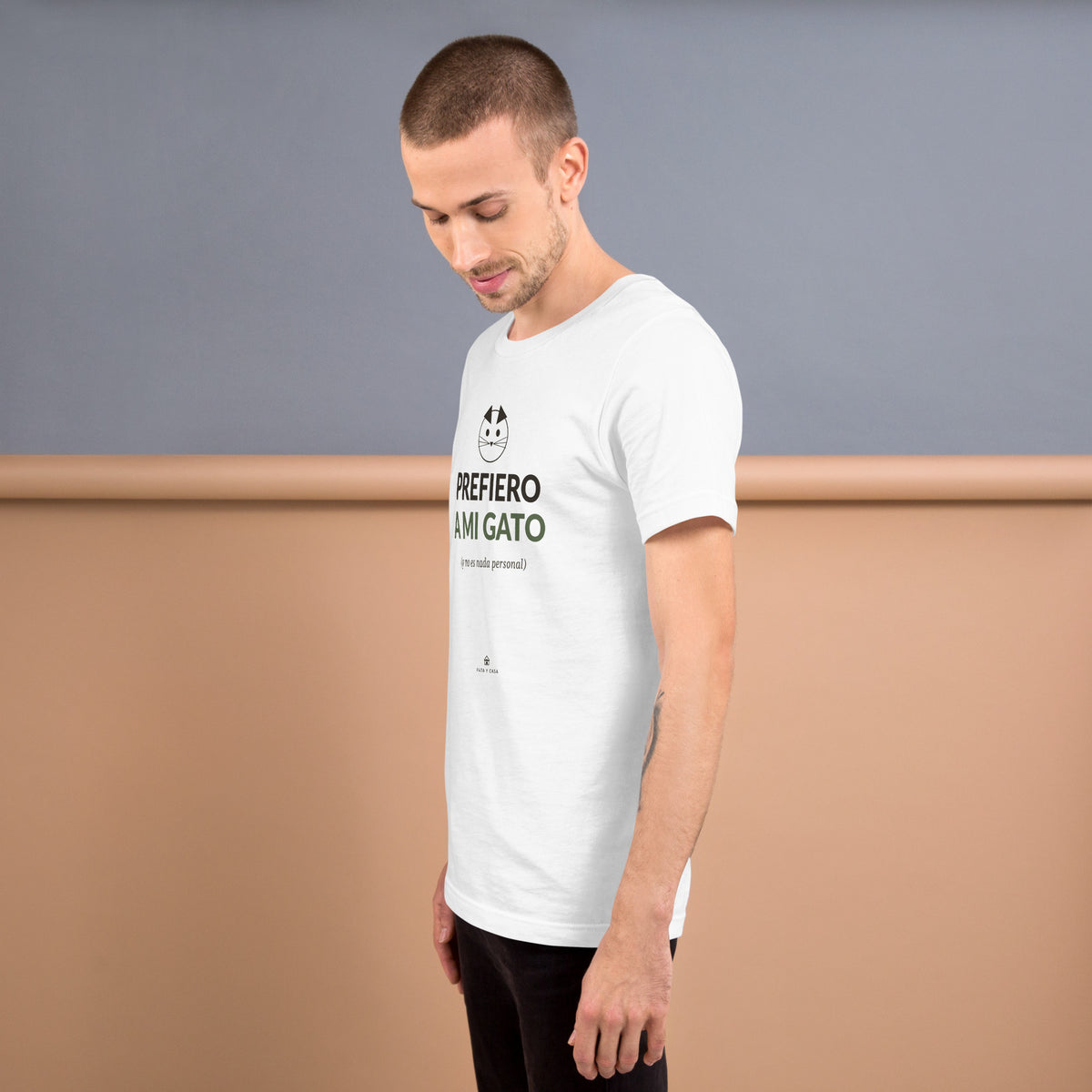 Camiseta blanca unisex Prefiero a Mi Gato, vista lateral izquierda