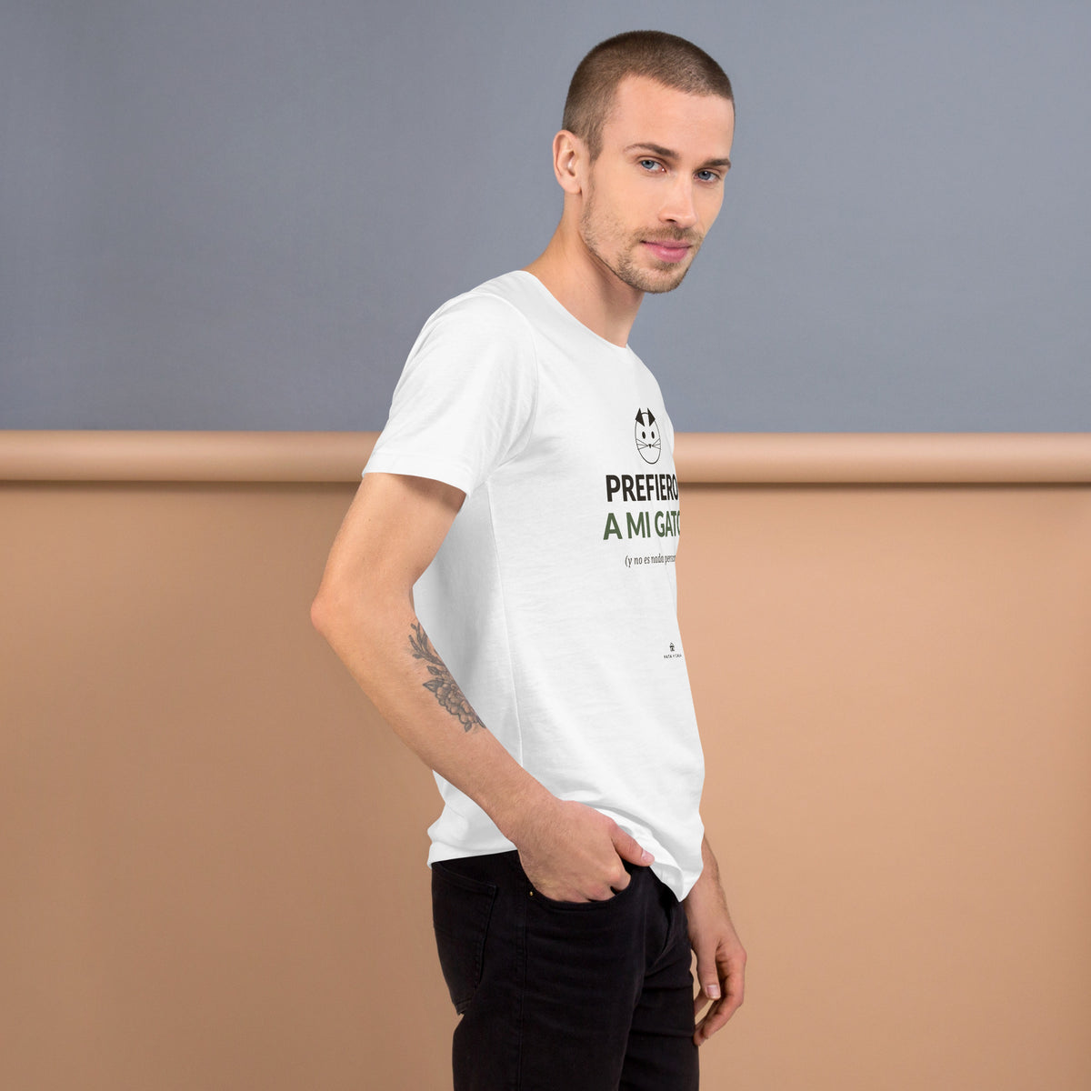 Camiseta blanca unisex Prefiero a Mi Gato, vista lateral derecha