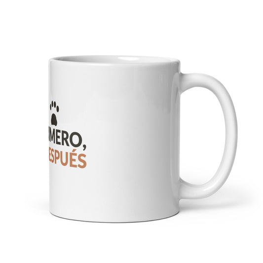 Taza Café primero, paseo después, vista de tres cuartos con el asa a la derecha